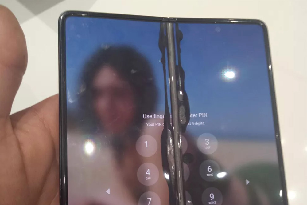 L'écran du Samsung Galaxy Z Fold 3 Commence à se Fissurer