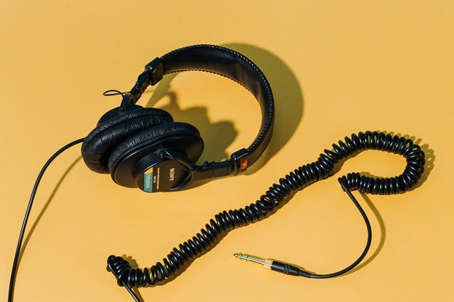 Ecouteurs, Oreillettes Filaires, Ecouteurs Intra-Auriculaires avec  Microphone, Résistants à la Transpiration, Haute définition, Basses. Casque  Ergonomique Stéréo Anti-Bruit avec Prise Jack 3,5 mm. : : High-Tech